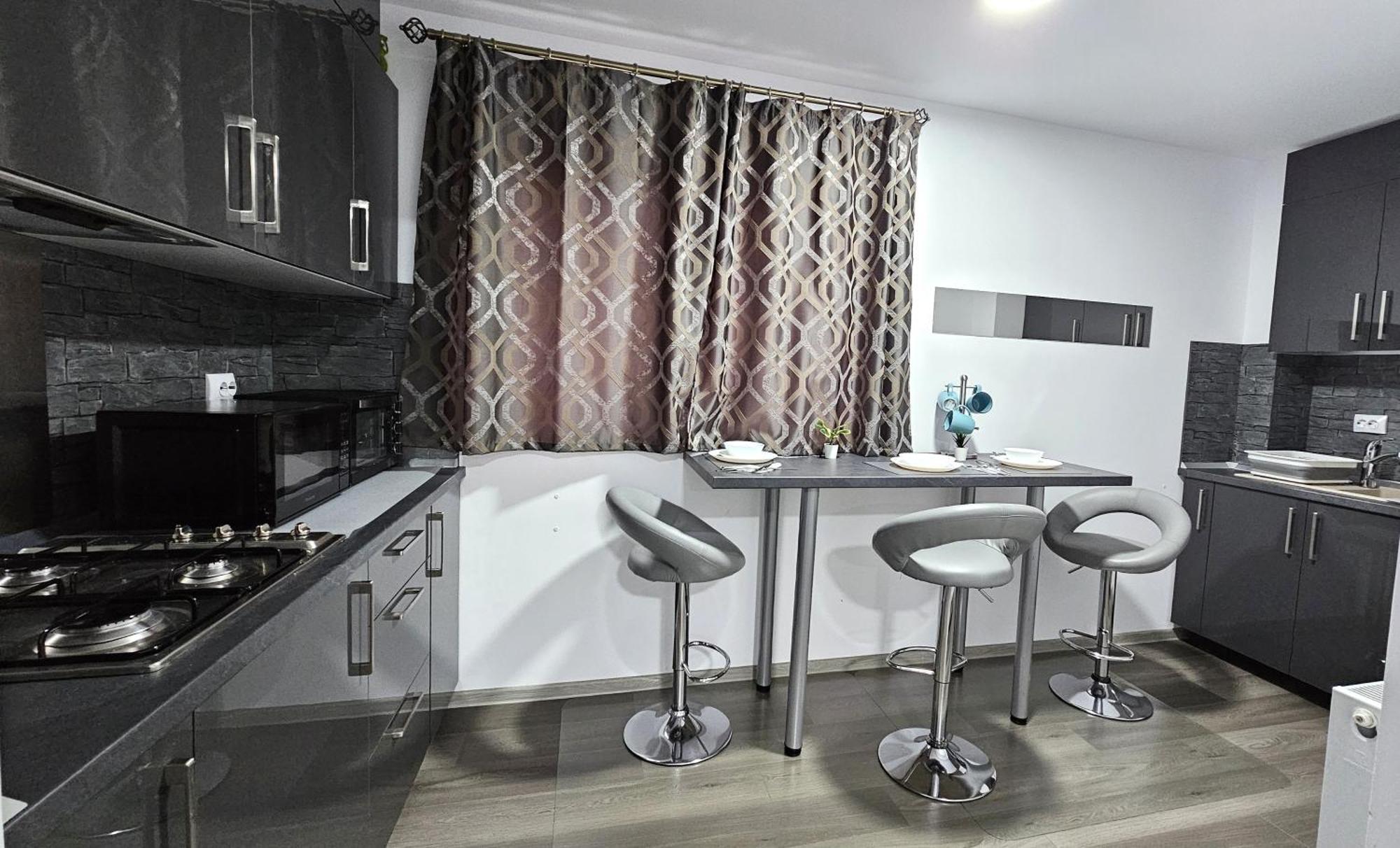 Spoil Yourself With Style, Comfort And Luxury - Tony'S Studios Luxury ปีเตช ภายนอก รูปภาพ